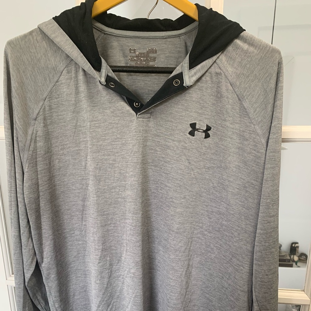 4/$20 Under Armour men’s sweatshirt A3